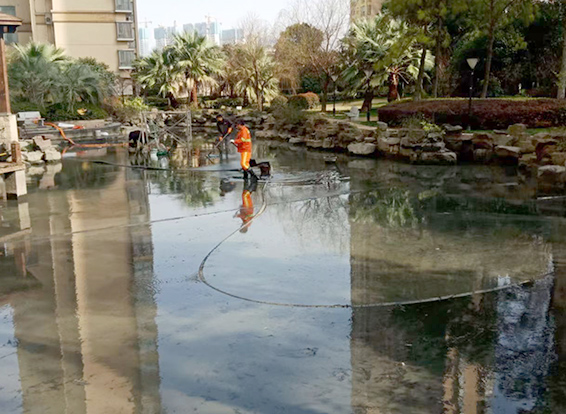 舞阳景观池淤泥清理